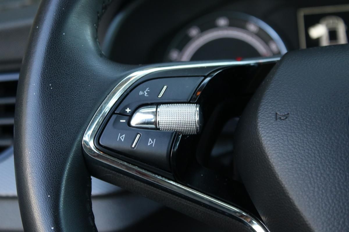 skoda-kamiq-2023-gasolina-999cc