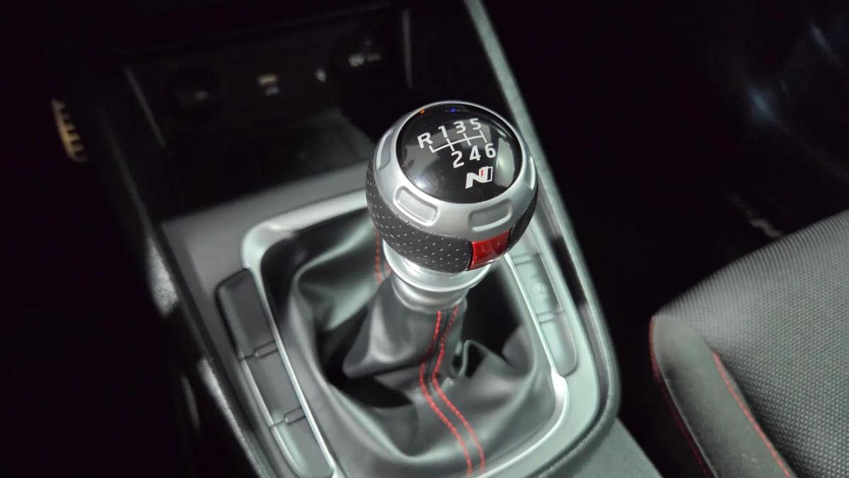 hyundai-kauai-2023-gasolina-998cc
