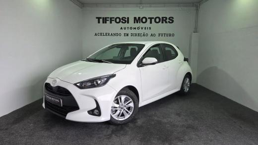 toyota-yaris-2025-hibrido-a-gasolina-1490cc