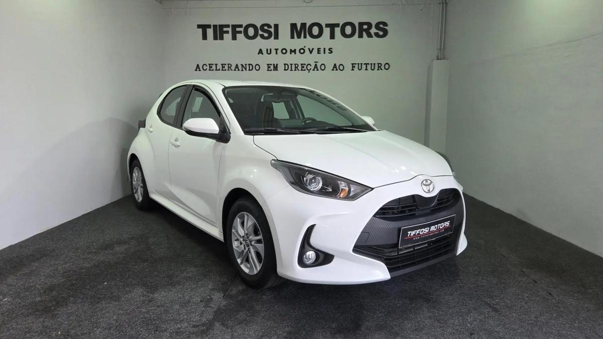 toyota-yaris-2025-hibrido-a-gasolina-1490cc