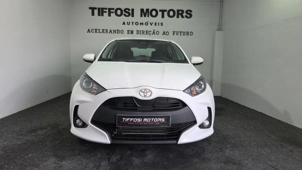 toyota-yaris-2025-hibrido-a-gasolina-1490cc