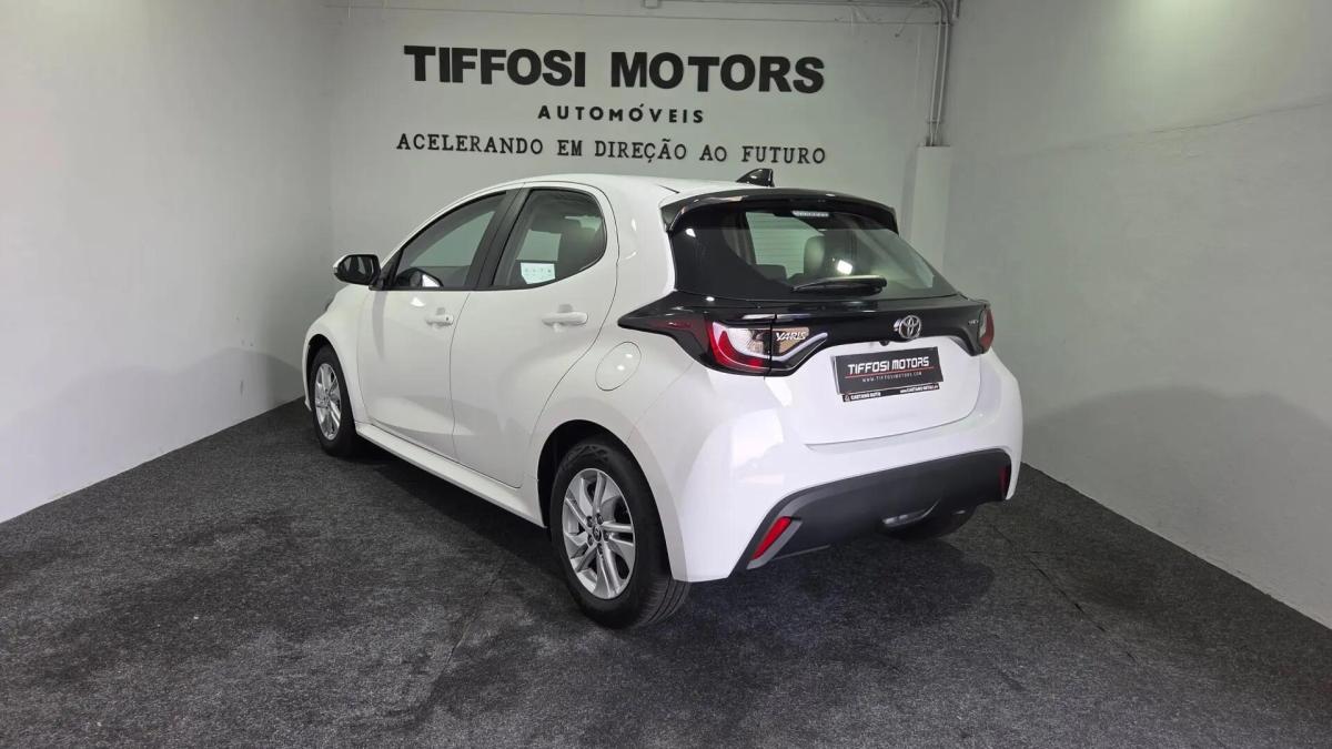 toyota-yaris-2025-hibrido-a-gasolina-1490cc