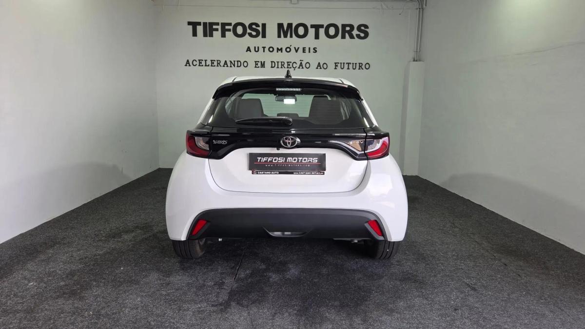 toyota-yaris-2025-hibrido-a-gasolina-1490cc