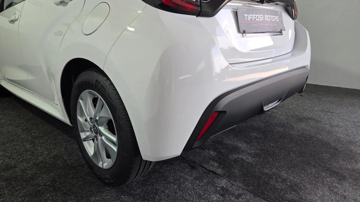 toyota-yaris-2025-hibrido-a-gasolina-1490cc