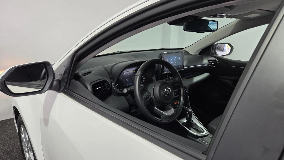 toyota-yaris-2025-hibrido-a-gasolina-1490cc