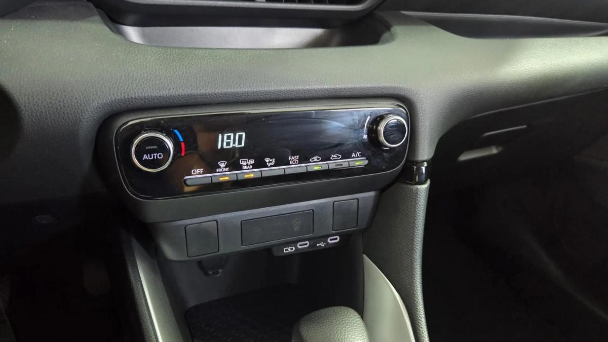 toyota-yaris-2025-hibrido-a-gasolina-1490cc