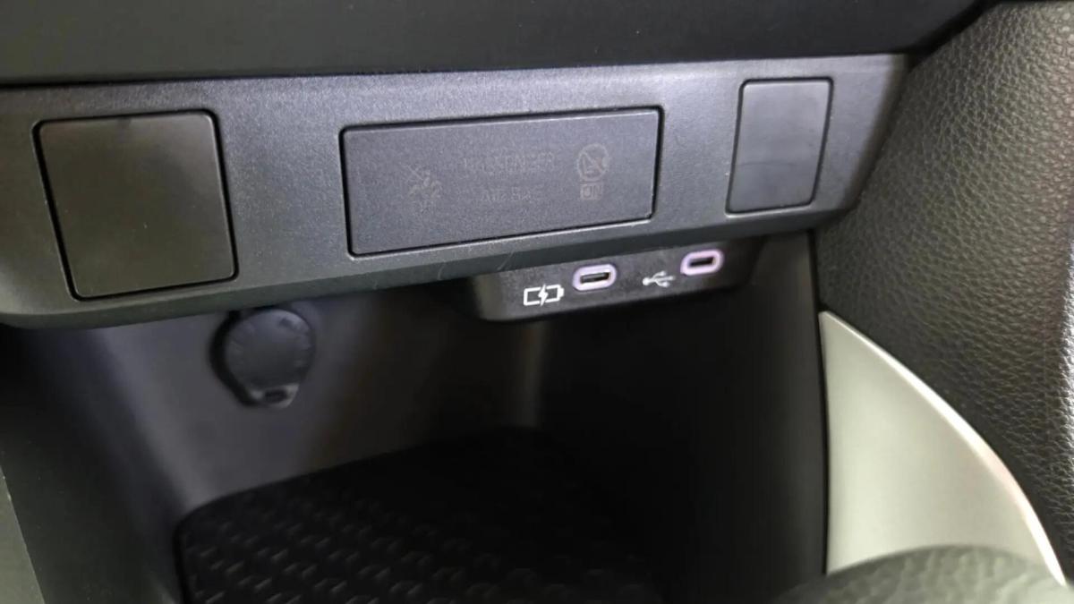 toyota-yaris-2025-hibrido-a-gasolina-1490cc