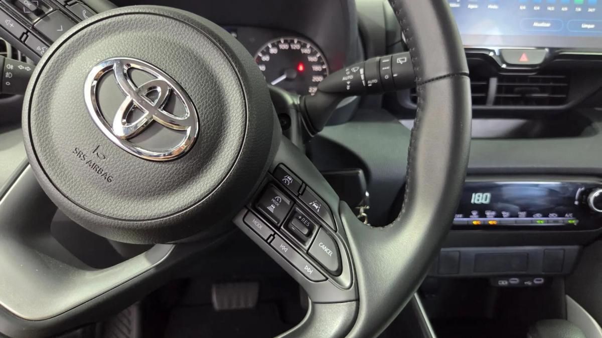 toyota-yaris-2025-hibrido-a-gasolina-1490cc