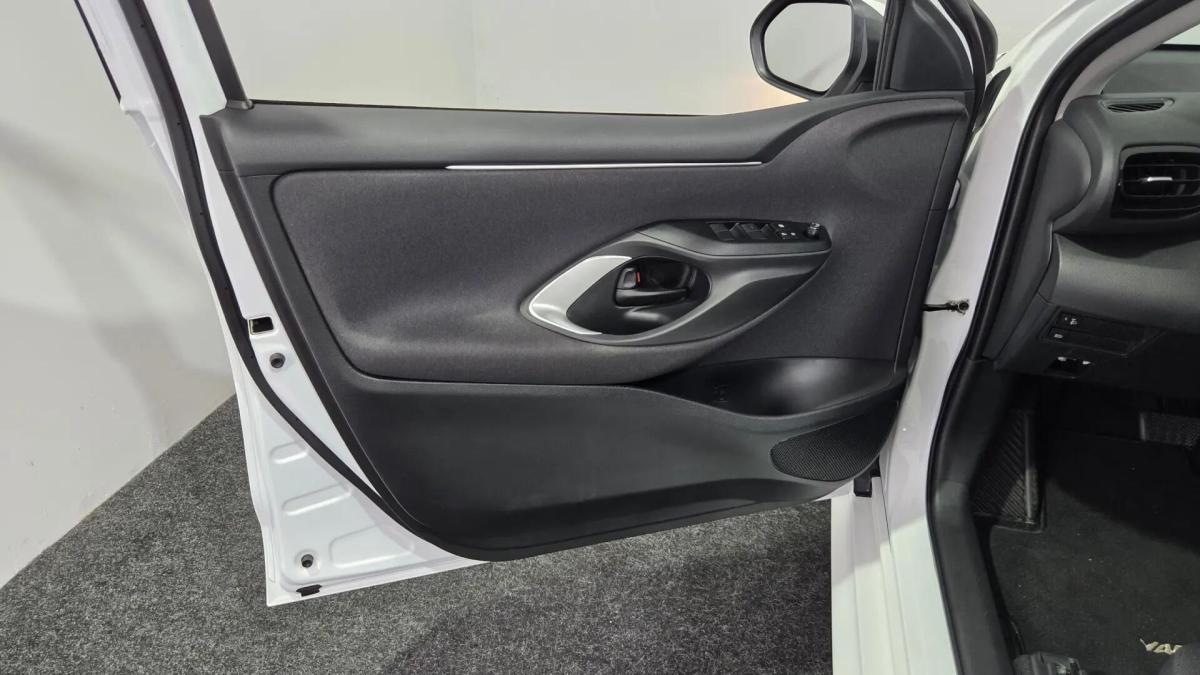 toyota-yaris-2025-hibrido-a-gasolina-1490cc