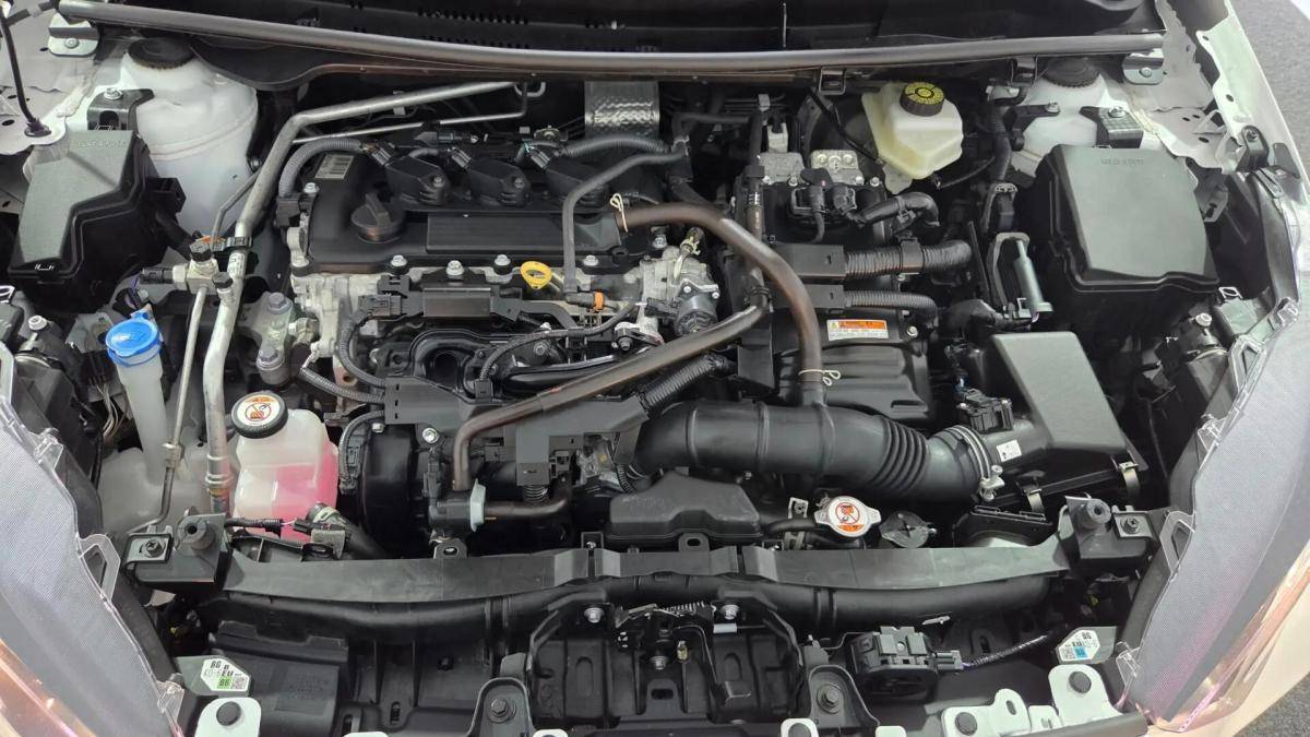 toyota-yaris-2025-hibrido-a-gasolina-1490cc