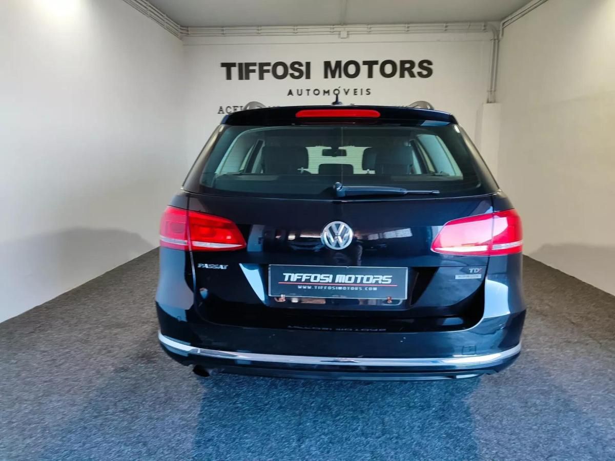 volkswagen-passat-variant-2011-diesel-1598cc