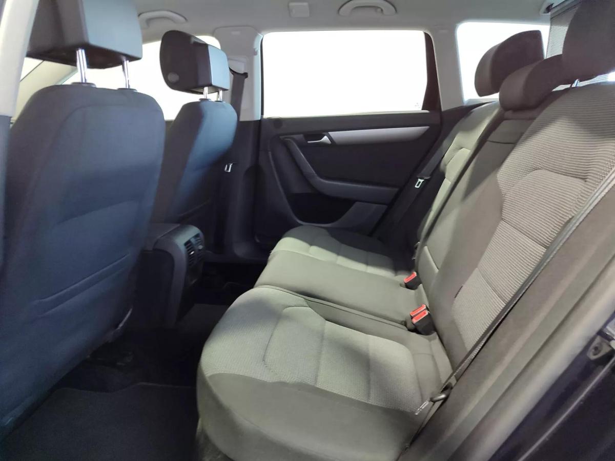 volkswagen-passat-variant-2011-diesel-1598cc