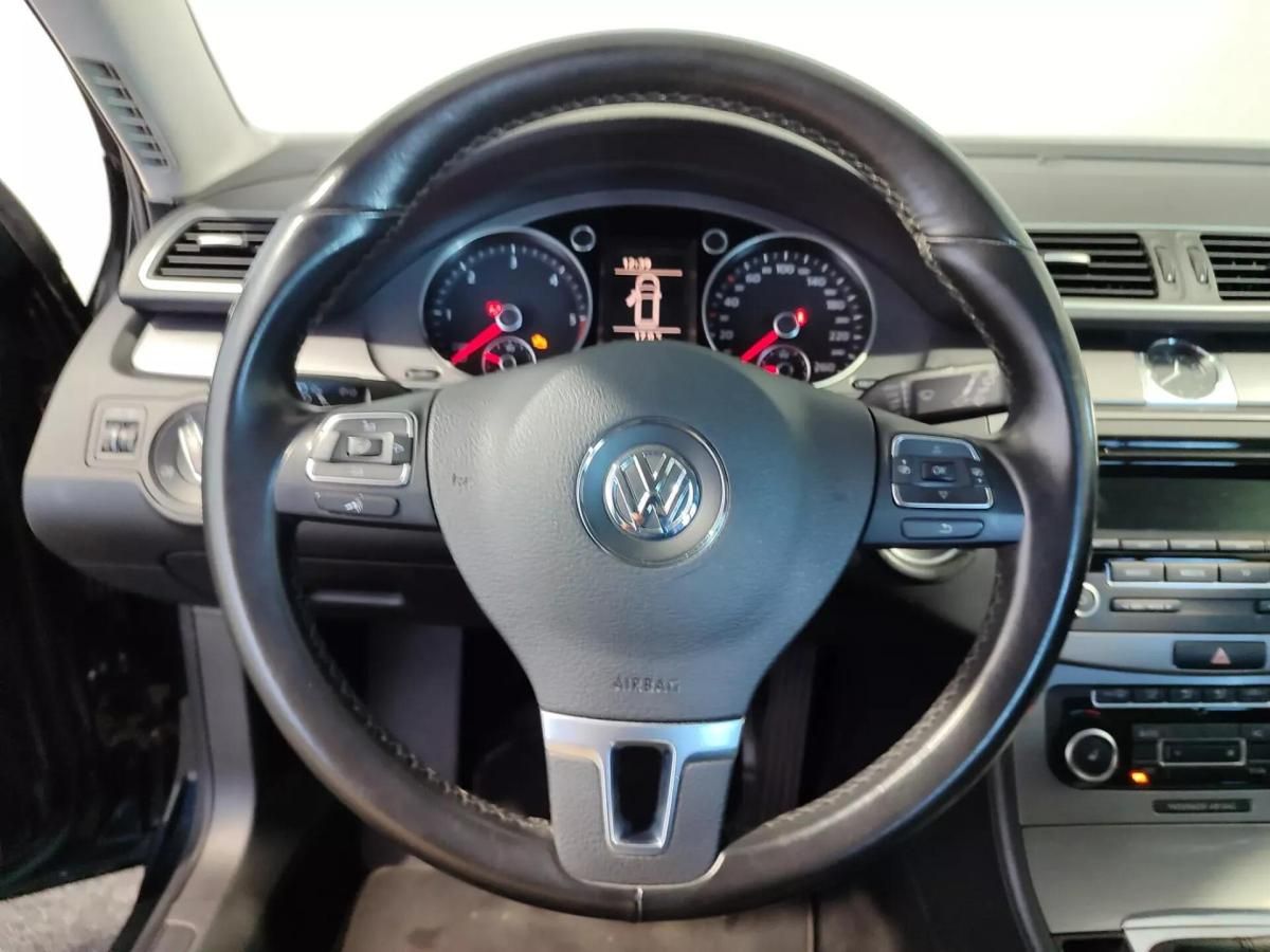 volkswagen-passat-variant-2011-diesel-1598cc
