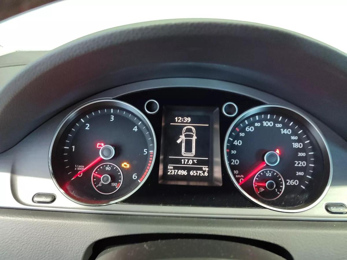 volkswagen-passat-variant-2011-diesel-1598cc