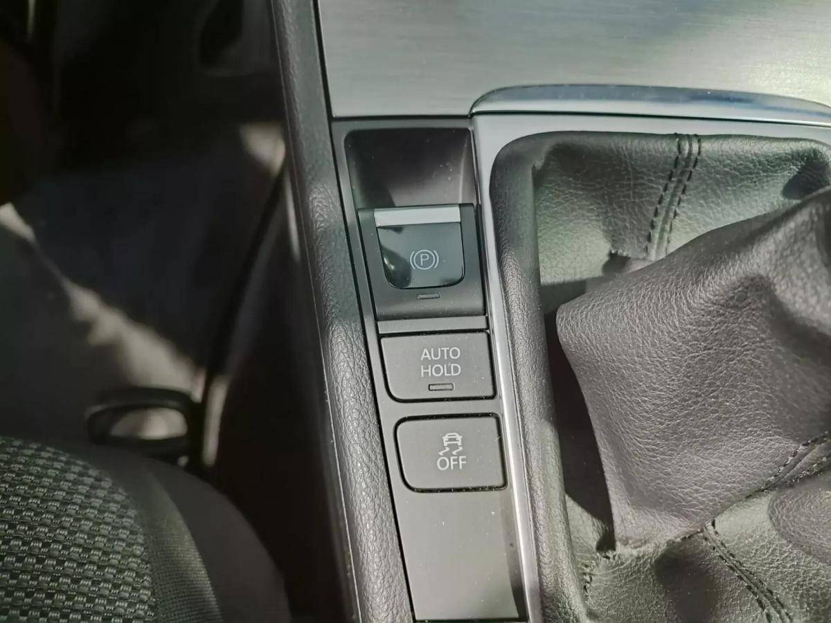 volkswagen-passat-variant-2011-diesel-1598cc