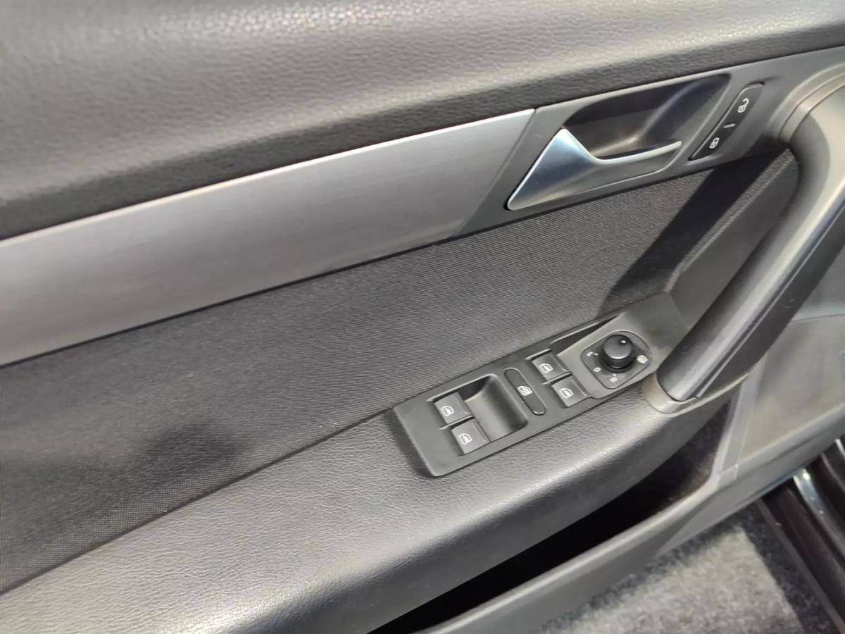 volkswagen-passat-variant-2011-diesel-1598cc