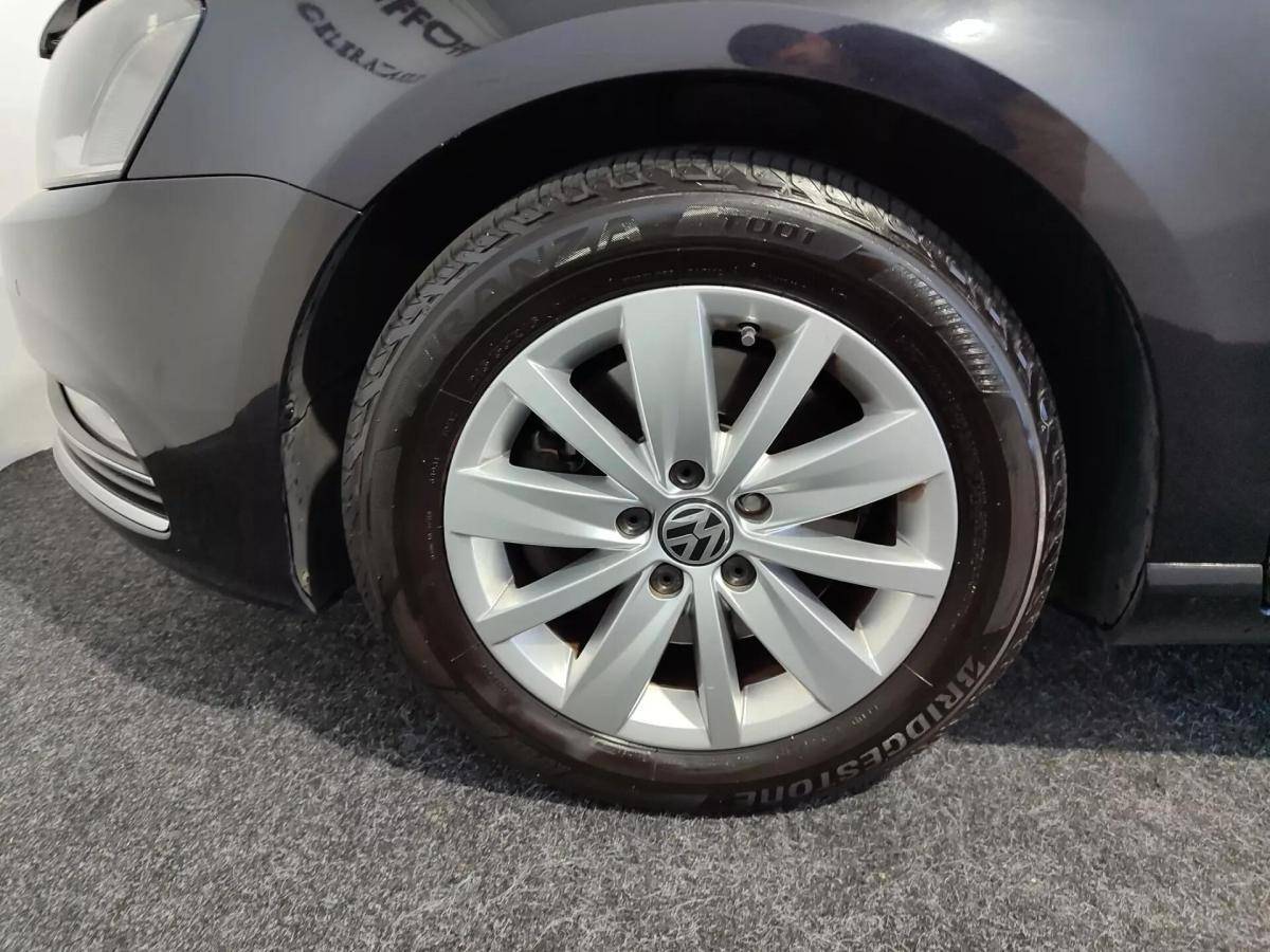volkswagen-passat-variant-2011-diesel-1598cc