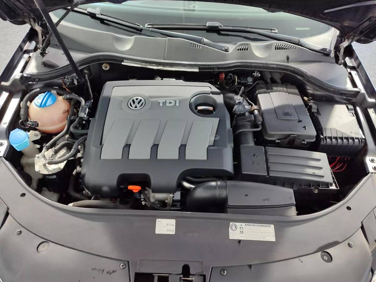 volkswagen-passat-variant-2011-diesel-1598cc