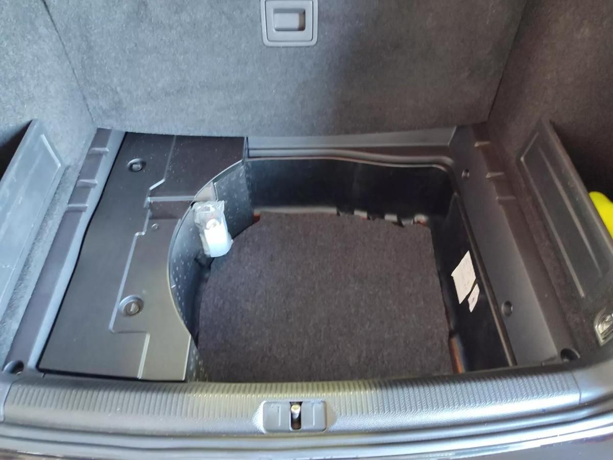 volkswagen-passat-variant-2011-diesel-1598cc