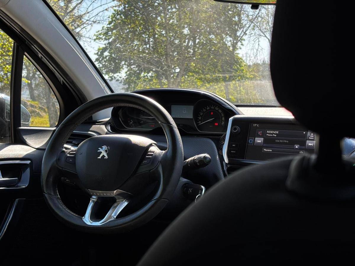 peugeot-208-2016-gasolina-1199cc