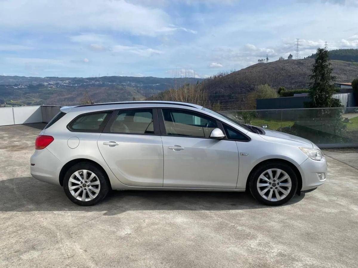 opel-astra-sport-tourer-2012-diesel-1686cc