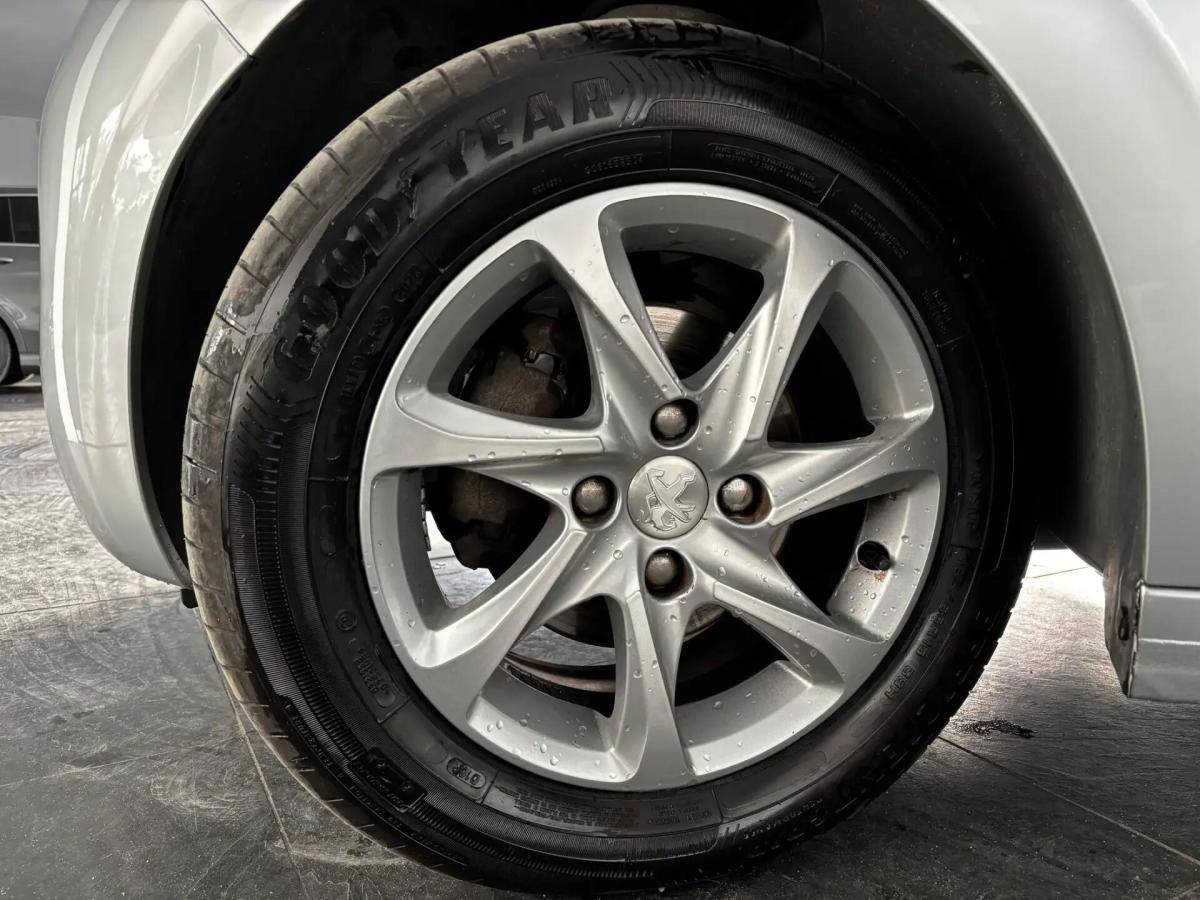 peugeot-208-2013-gasolina-1199cc