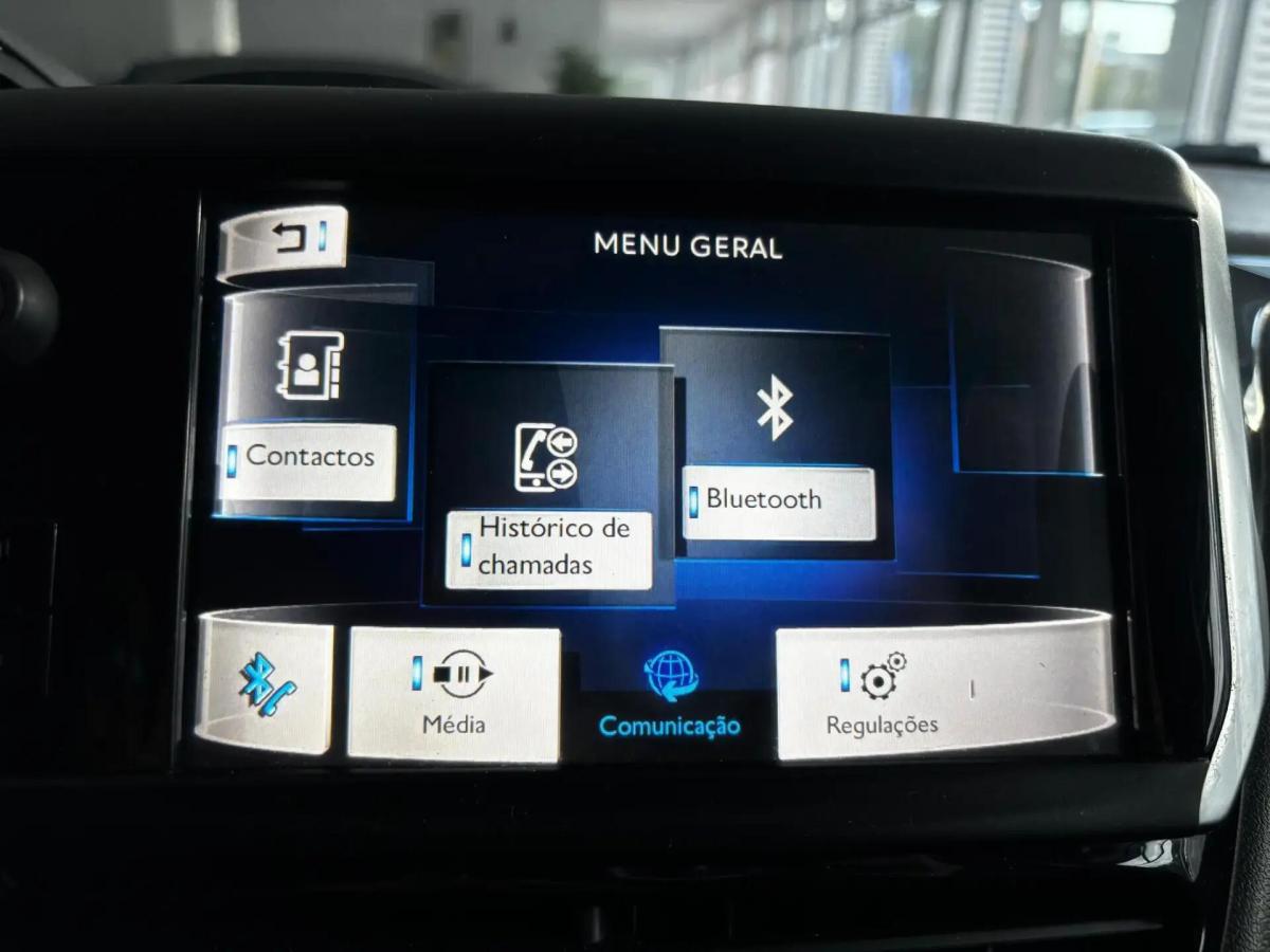 peugeot-208-2013-gasolina-1199cc