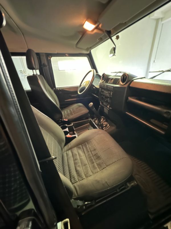 land-rover-defender-2010-diesel-2402cc