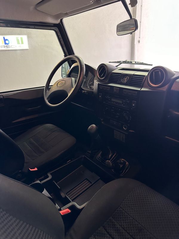 land-rover-defender-2010-diesel-2402cc