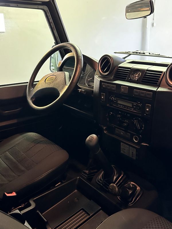 land-rover-defender-2010-diesel-2402cc