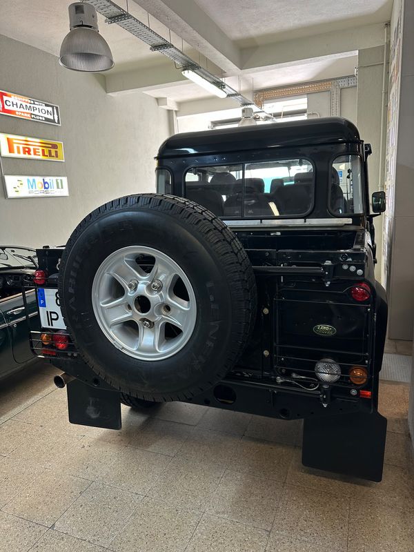 land-rover-defender-2010-diesel-2402cc