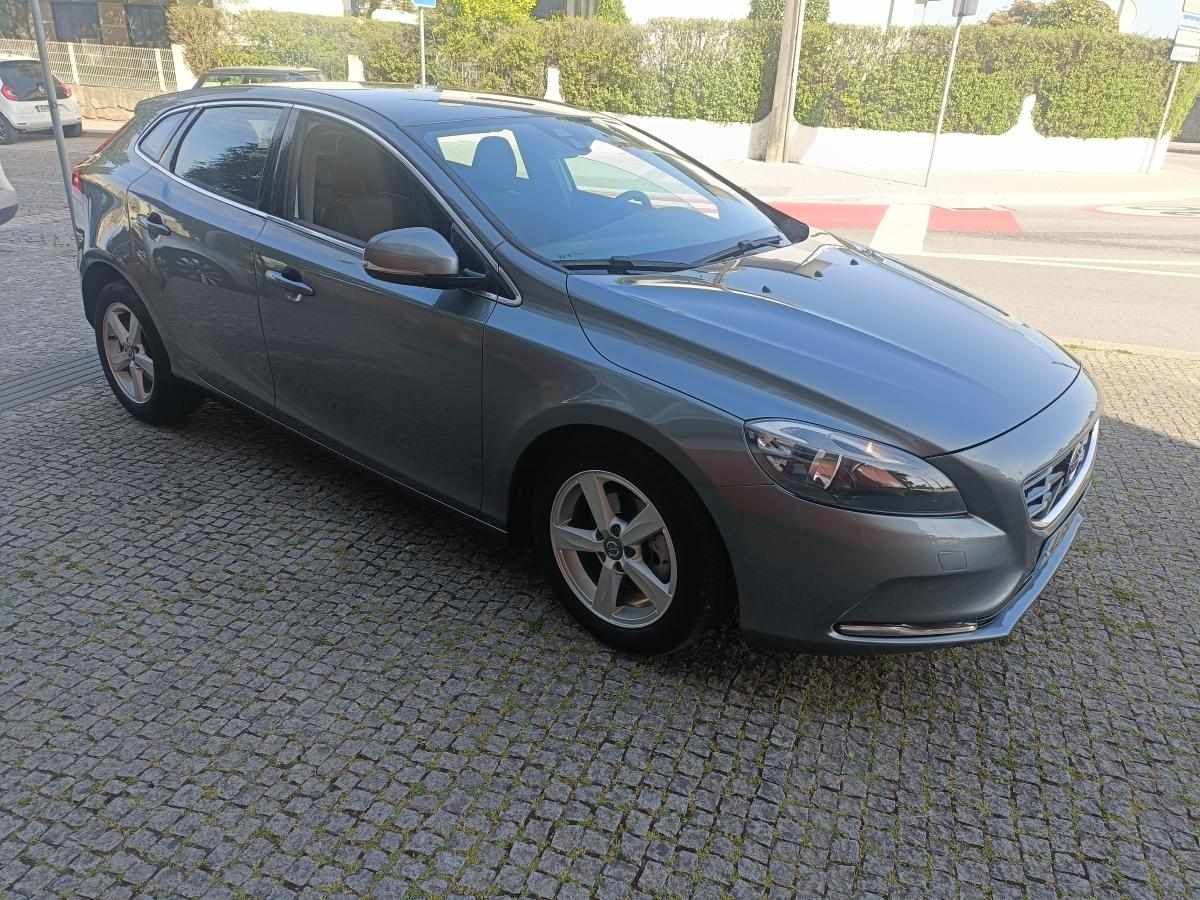 volvo-v40-d2-2015-diesel-1560cc