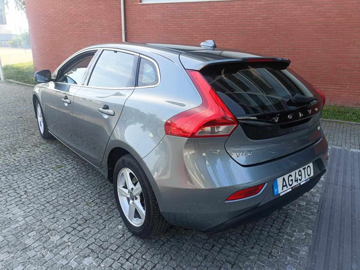 volvo-v40-d2-2015-diesel-1560cc