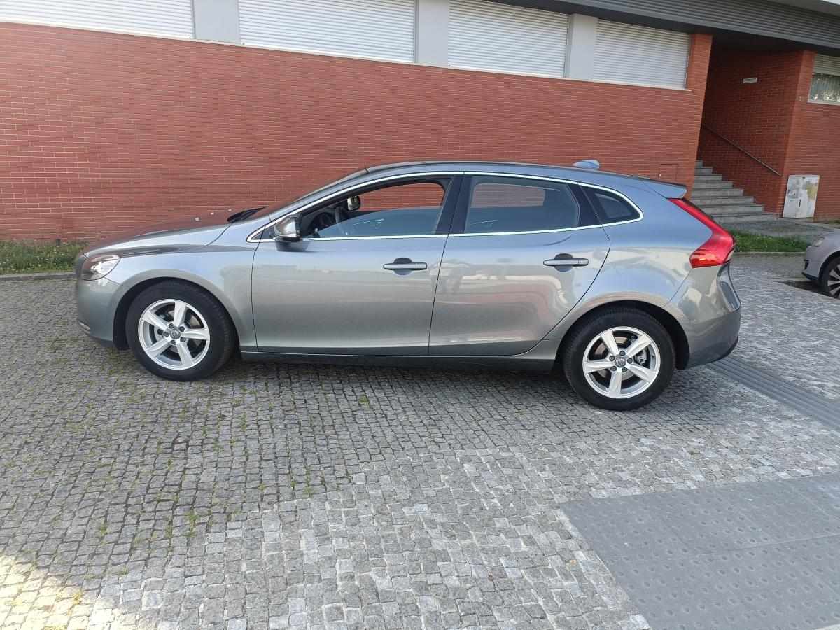 volvo-v40-d2-2015-diesel-1560cc
