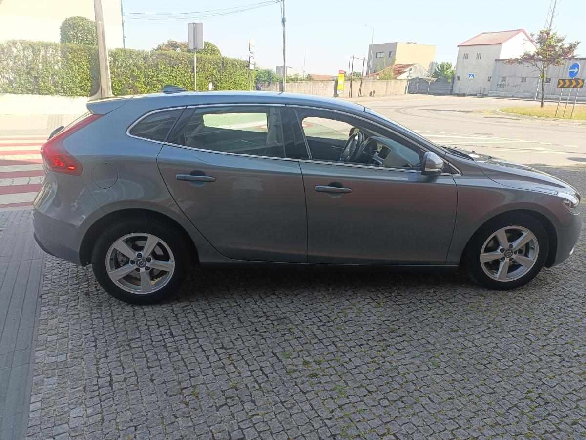 volvo-v40-d2-2015-diesel-1560cc