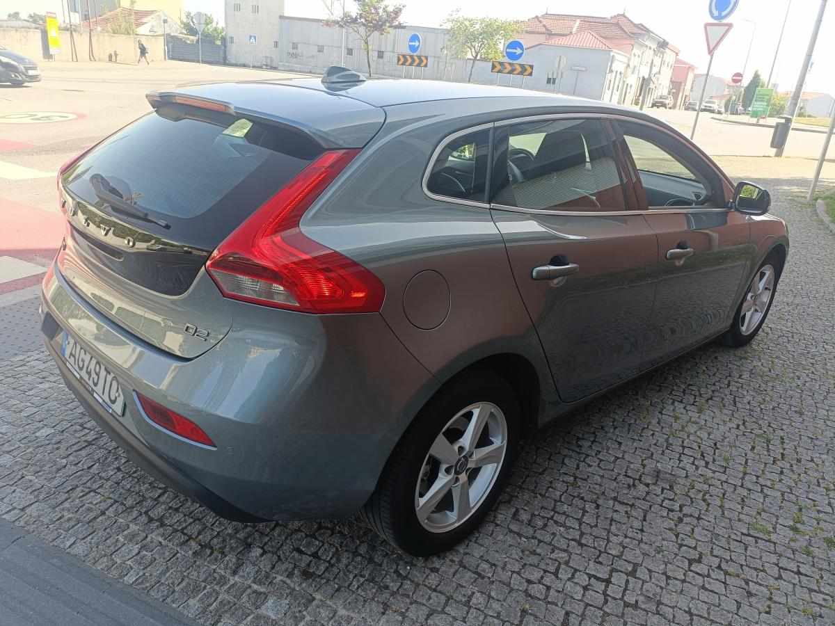 volvo-v40-d2-2015-diesel-1560cc