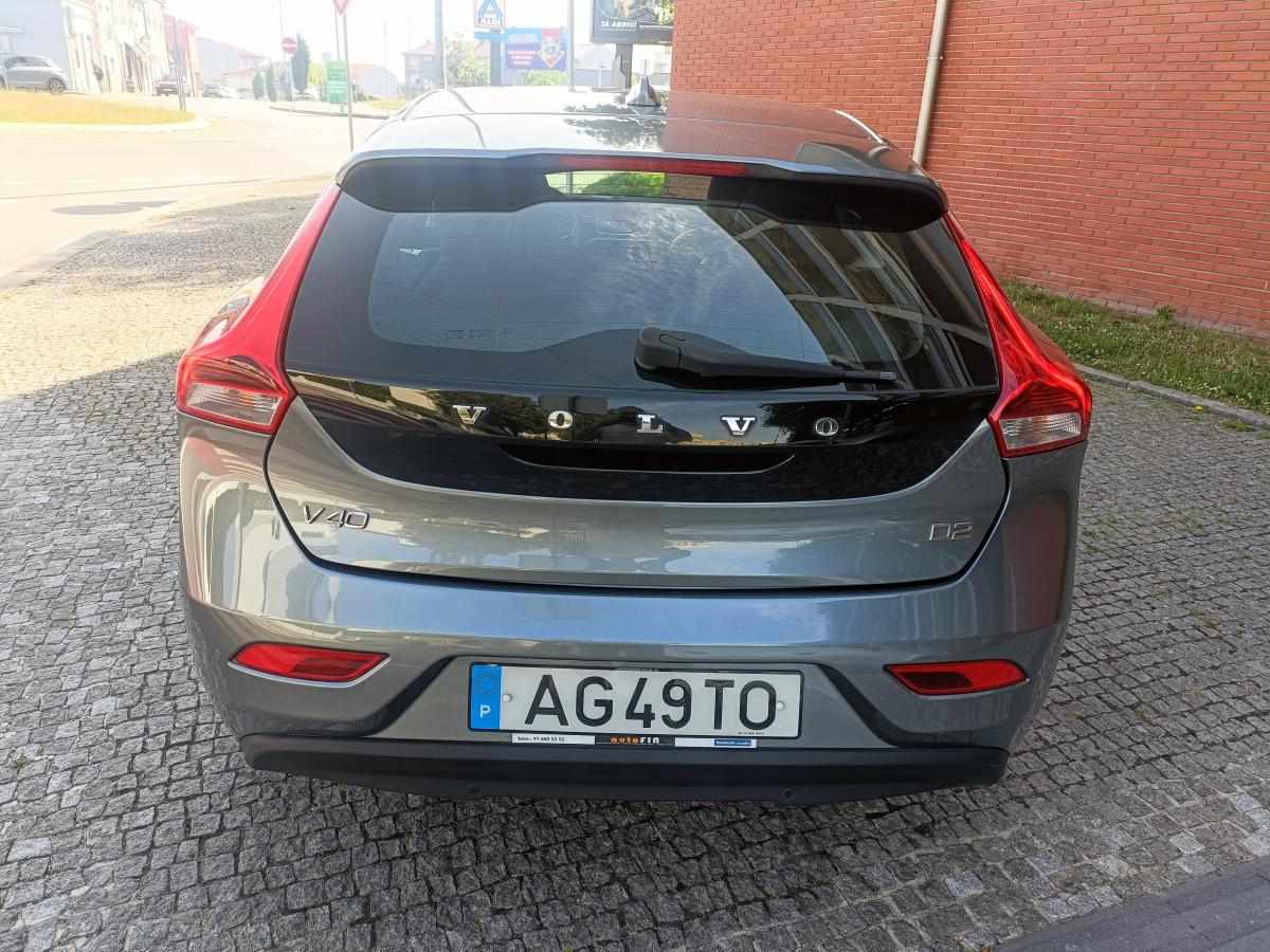 volvo-v40-d2-2015-diesel-1560cc