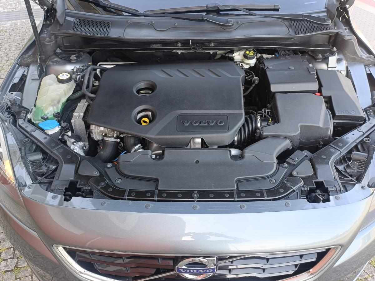 volvo-v40-d2-2015-diesel-1560cc