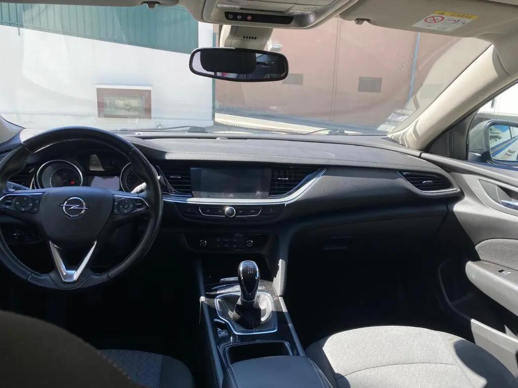 opel-insignia-sports-tourer-2018-diesel-1598cc