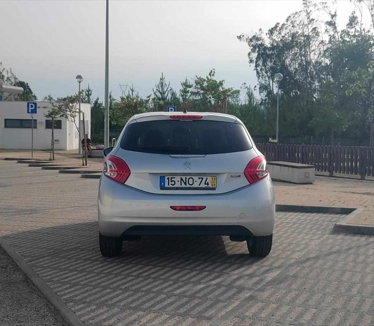 peugeot-208-1-2-vti-2013-gasolina-1199cc