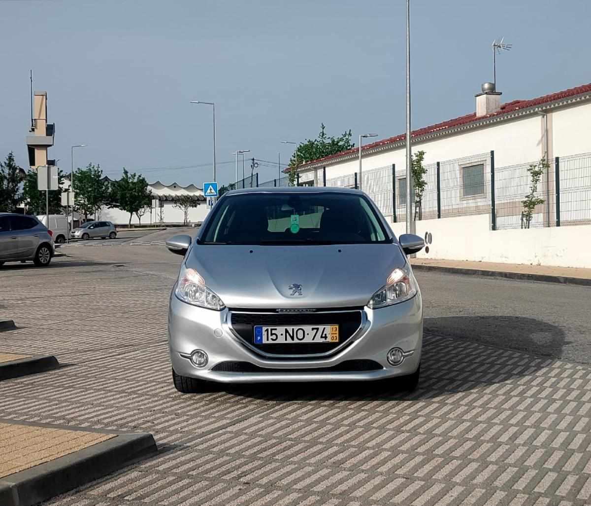 peugeot-208-1-2-vti-2013-gasolina-1199cc