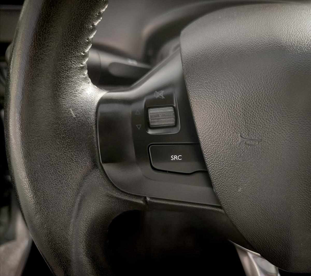 peugeot-208-1-2-vti-2013-gasolina-1199cc