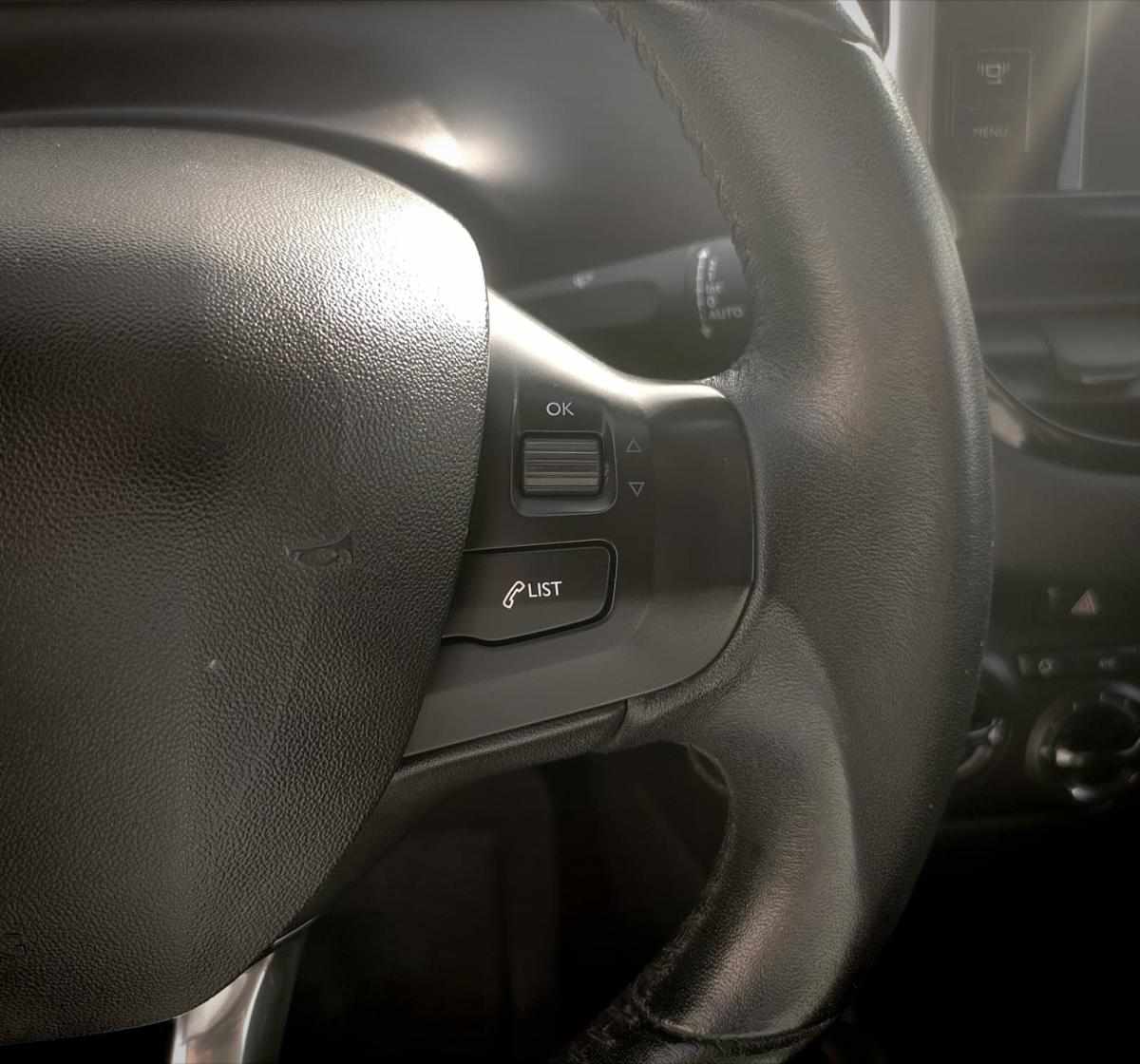 peugeot-208-1-2-vti-2013-gasolina-1199cc