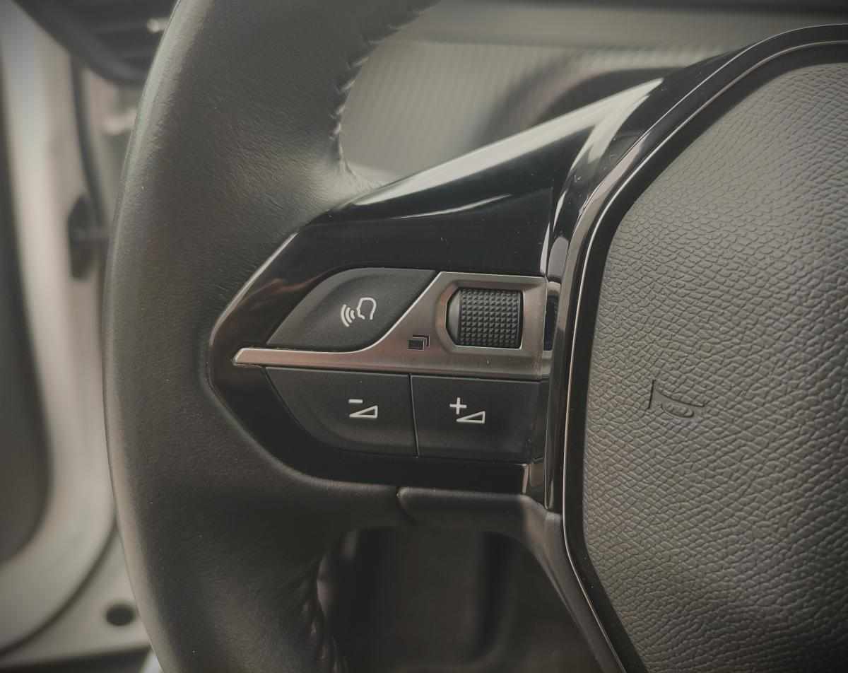 peugeot-2008-2021-gasolina-1199cc
