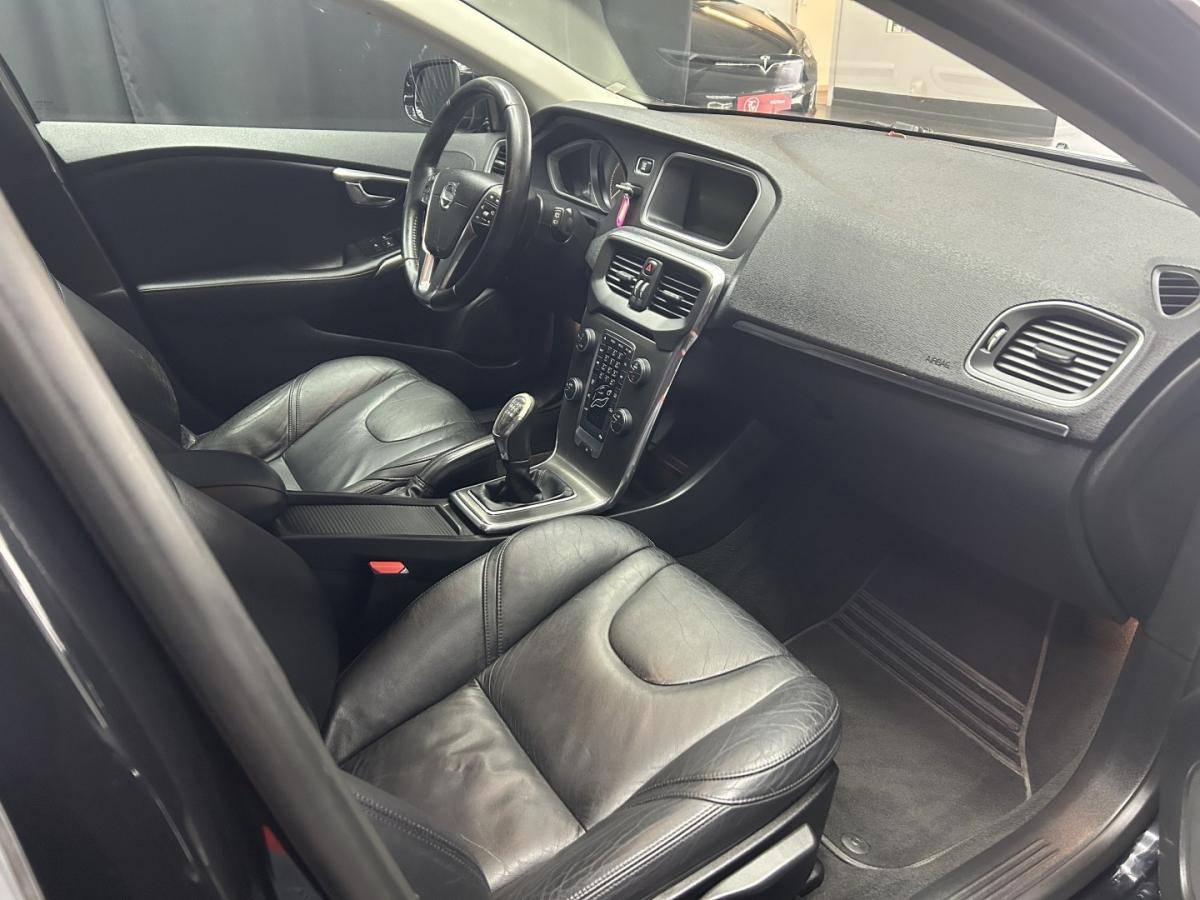 volvo-v40-2012-diesel-1560cc