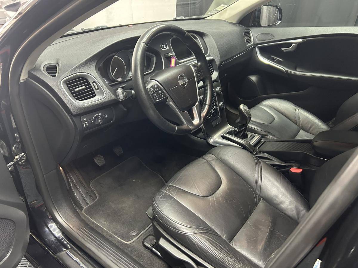 volvo-v40-2012-diesel-1560cc