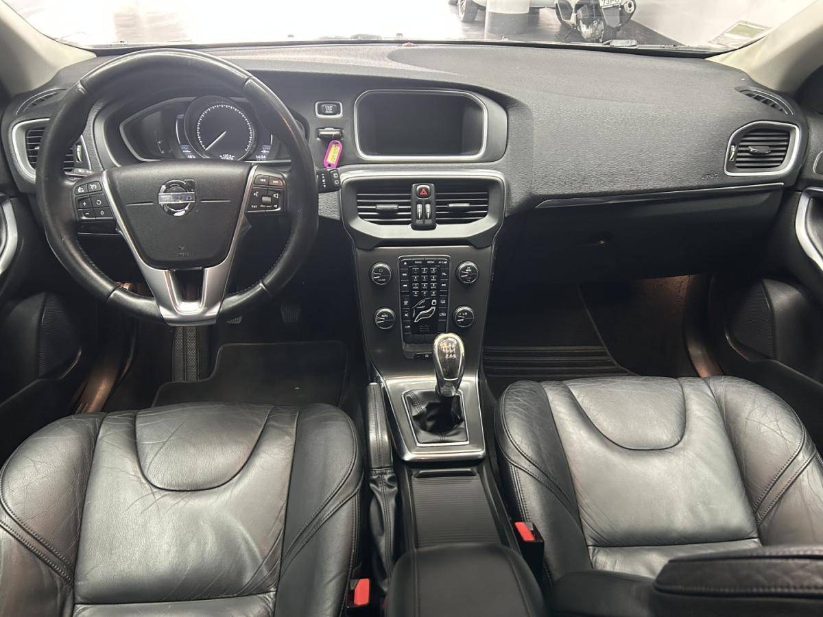 volvo-v40-2012-diesel-1560cc