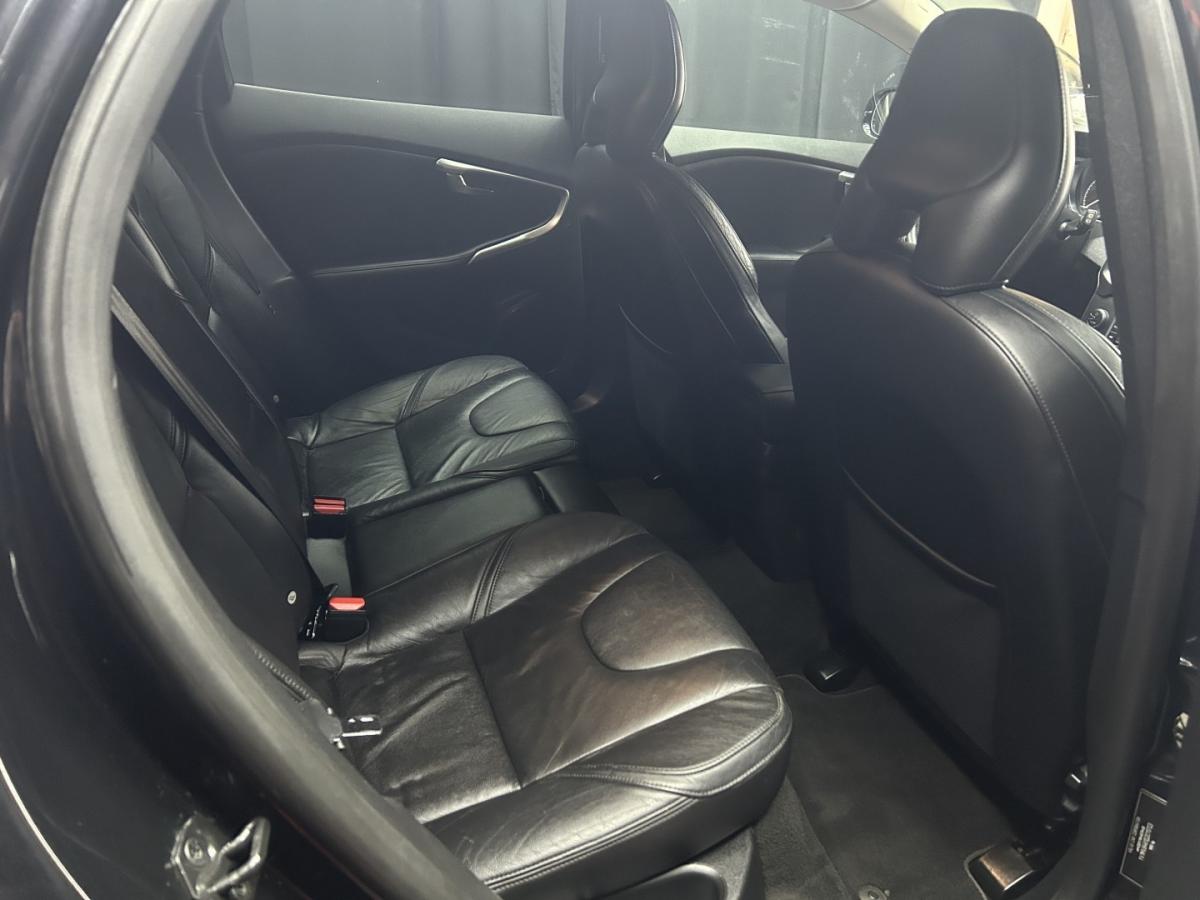 volvo-v40-2012-diesel-1560cc