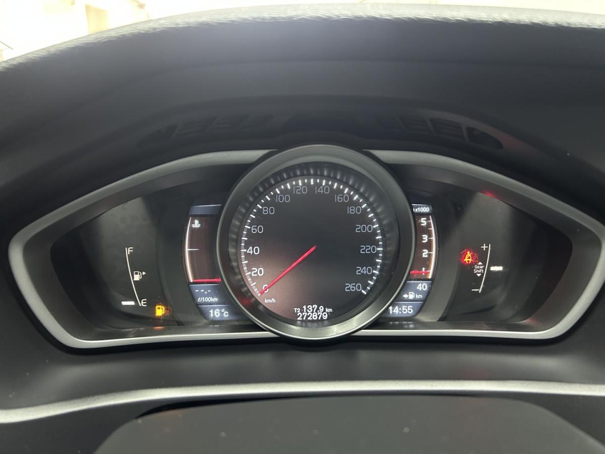 volvo-v40-2012-diesel-1560cc
