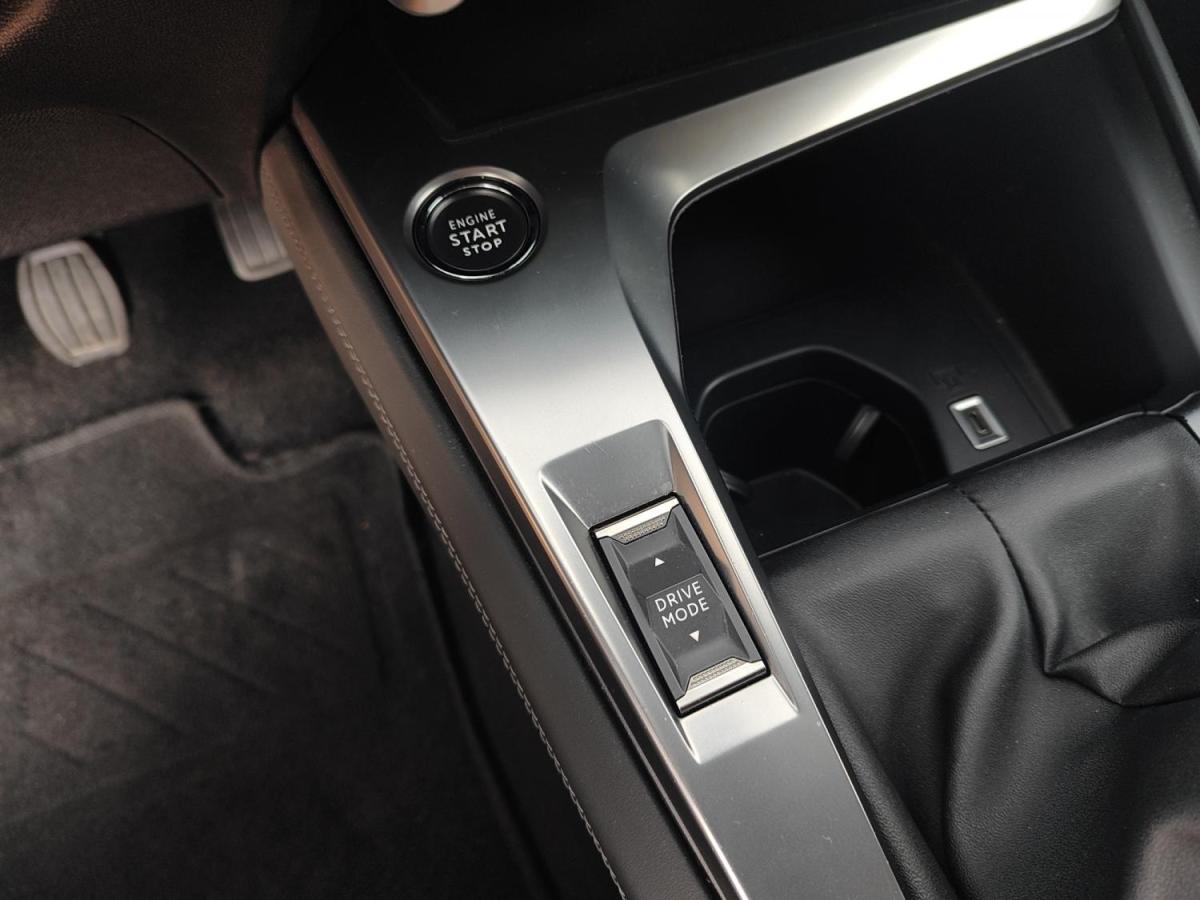 peugeot-308-2022-gasolina-1199cc